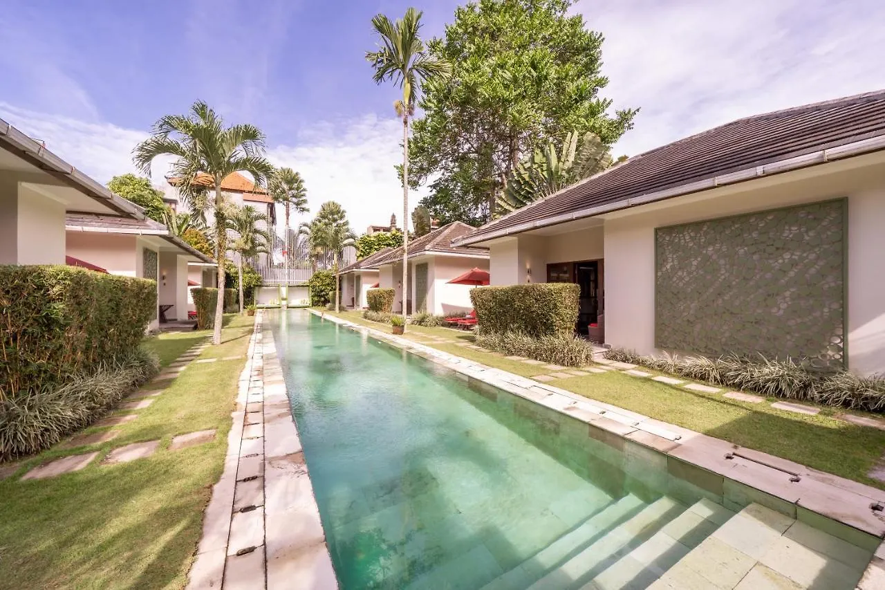 Rouge - Villas Ubud 4*,